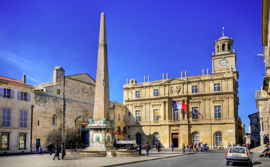 Place de la république à Arles