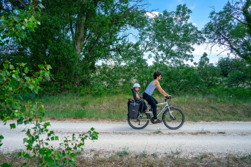 balade à vélo famille printemps avignon