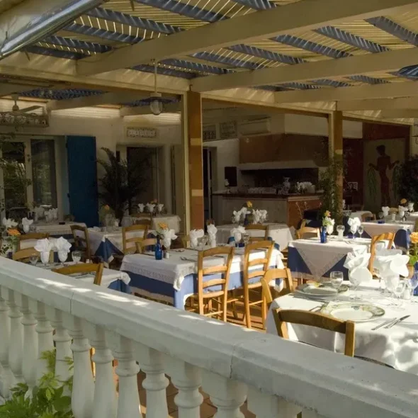 bouzouki terrasse restaurant villeneuve lez avignon