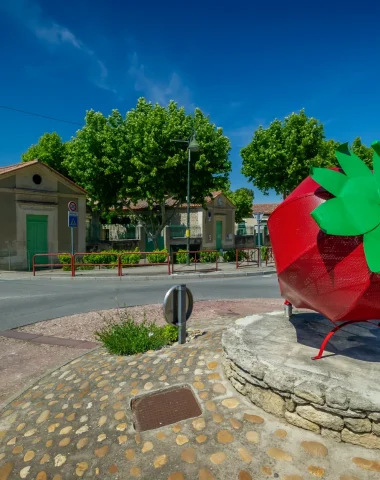 Rond point fraise de Velleron