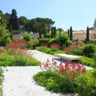 Chemin du jardin Romain de Caumont sur Durance