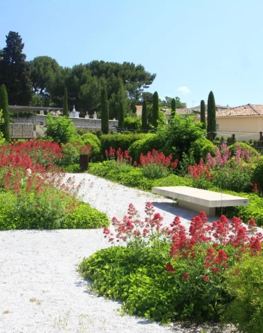 Chemin du jardin Romain de Caumont sur Durance