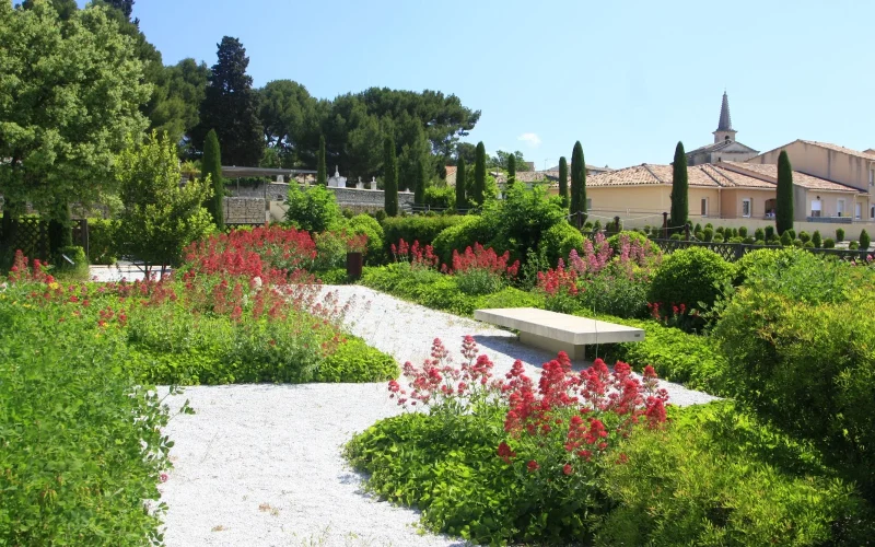 Chemin du jardin Romain de Caumont sur Durance