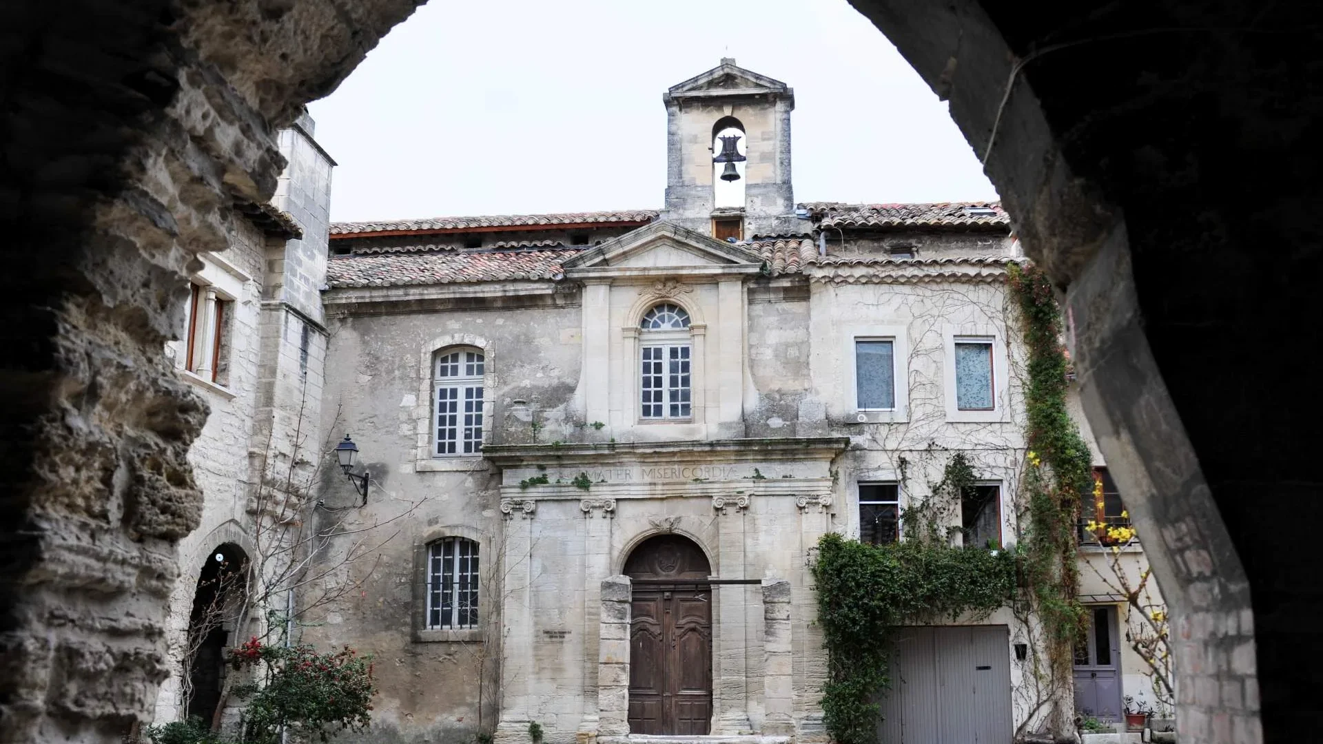 Vue de la Chapelle des Pénitents Gris