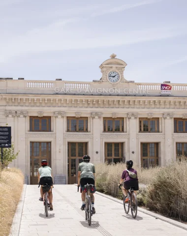 Où partir en train depuis Avignon ? Les plus belles escapades à vélo et sans voiture