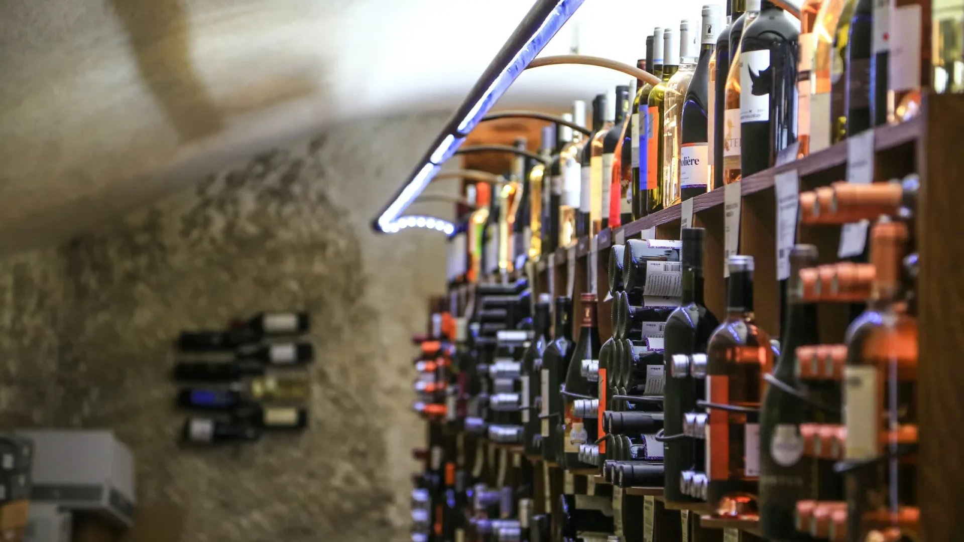 bouteilles vin cave